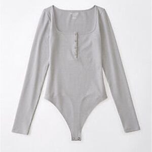 American Eagle Grey Long-Sleeve Henley Bodysuit Women’s M